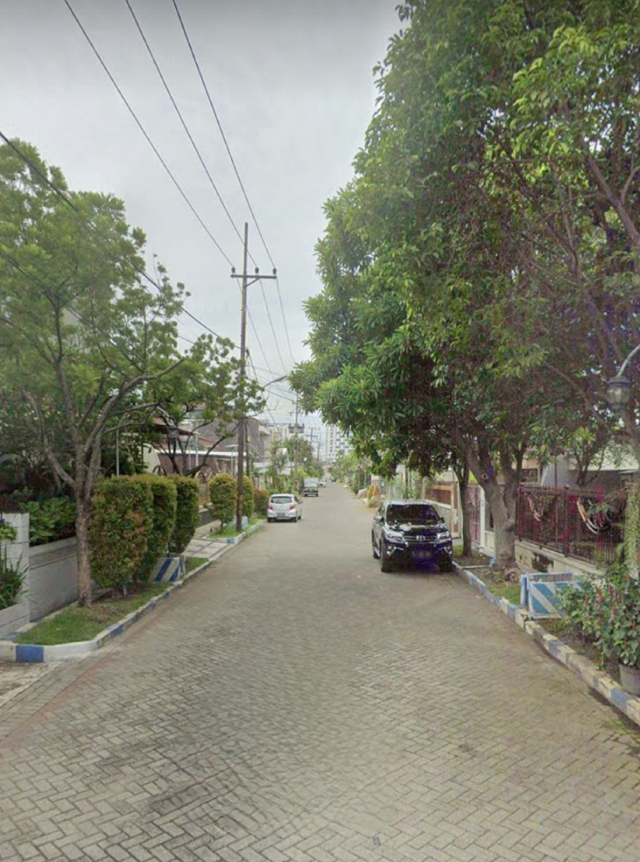 Murah Luas Disewakan Rumah Baru Manyar Kertoarjo Dekat Layar Seafood, Bonnet Swalayan, Airlangga Kampus B C, Galaxy Mall