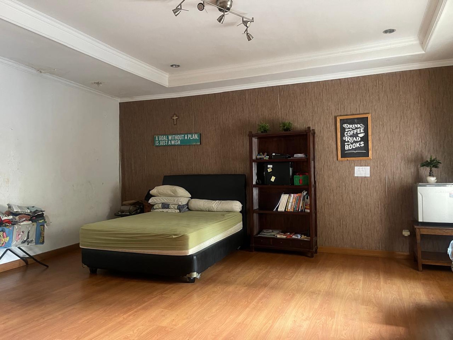 DIJUAL RUMAH Lokasi STRATEGIS 2 LT Didaerah Deplu Bintaro Jakarta Selatan