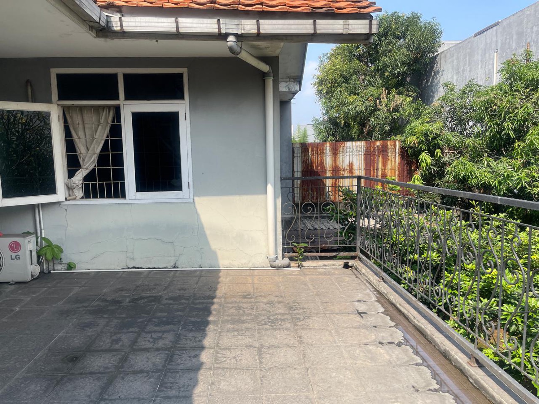DIJUAL RUMAH Lokasi STRATEGIS 2 LT Didaerah Deplu Bintaro Jakarta Selatan