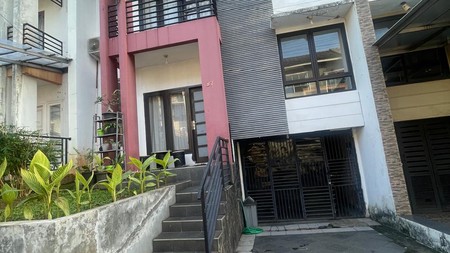 Disewakan Rumah  2 Lantai di perumahan daerah Limo Cinere
