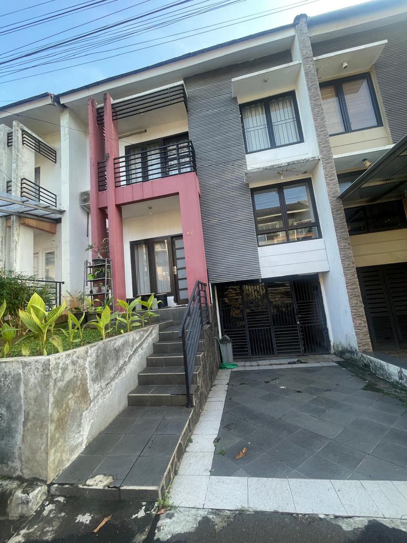 Disewakan Rumah  2 Lantai di perumahan daerah Limo Cinere