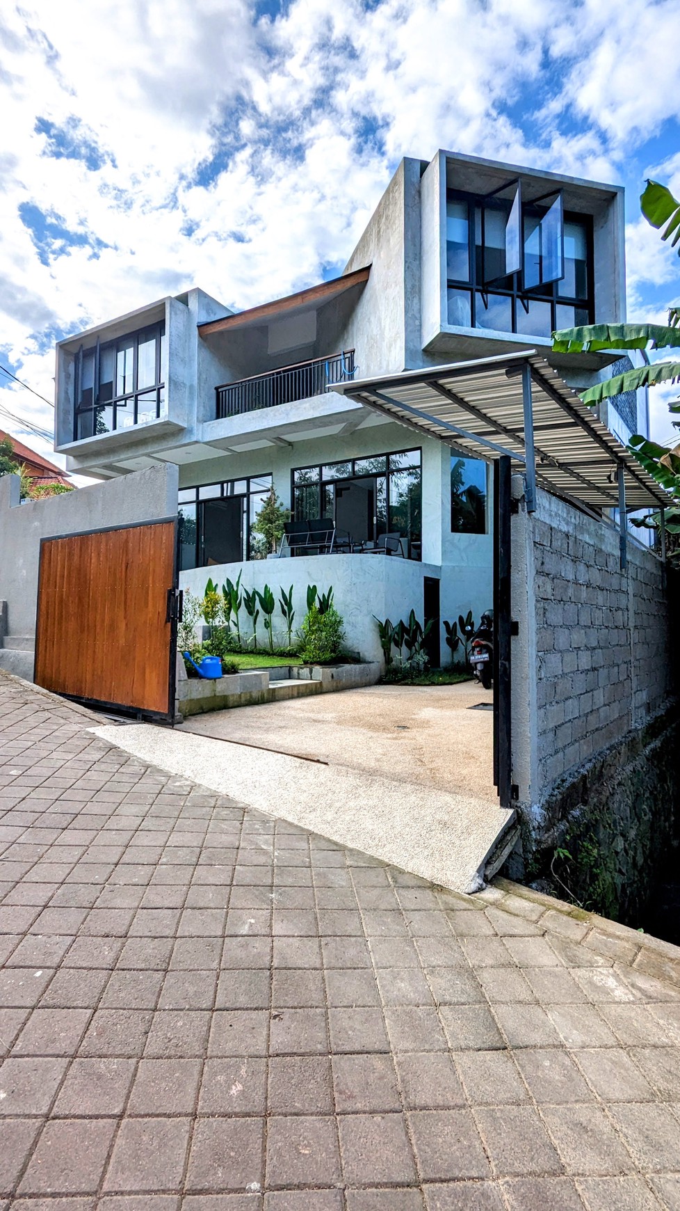 Stunning House Freehold In Padonan Canggu Bali
