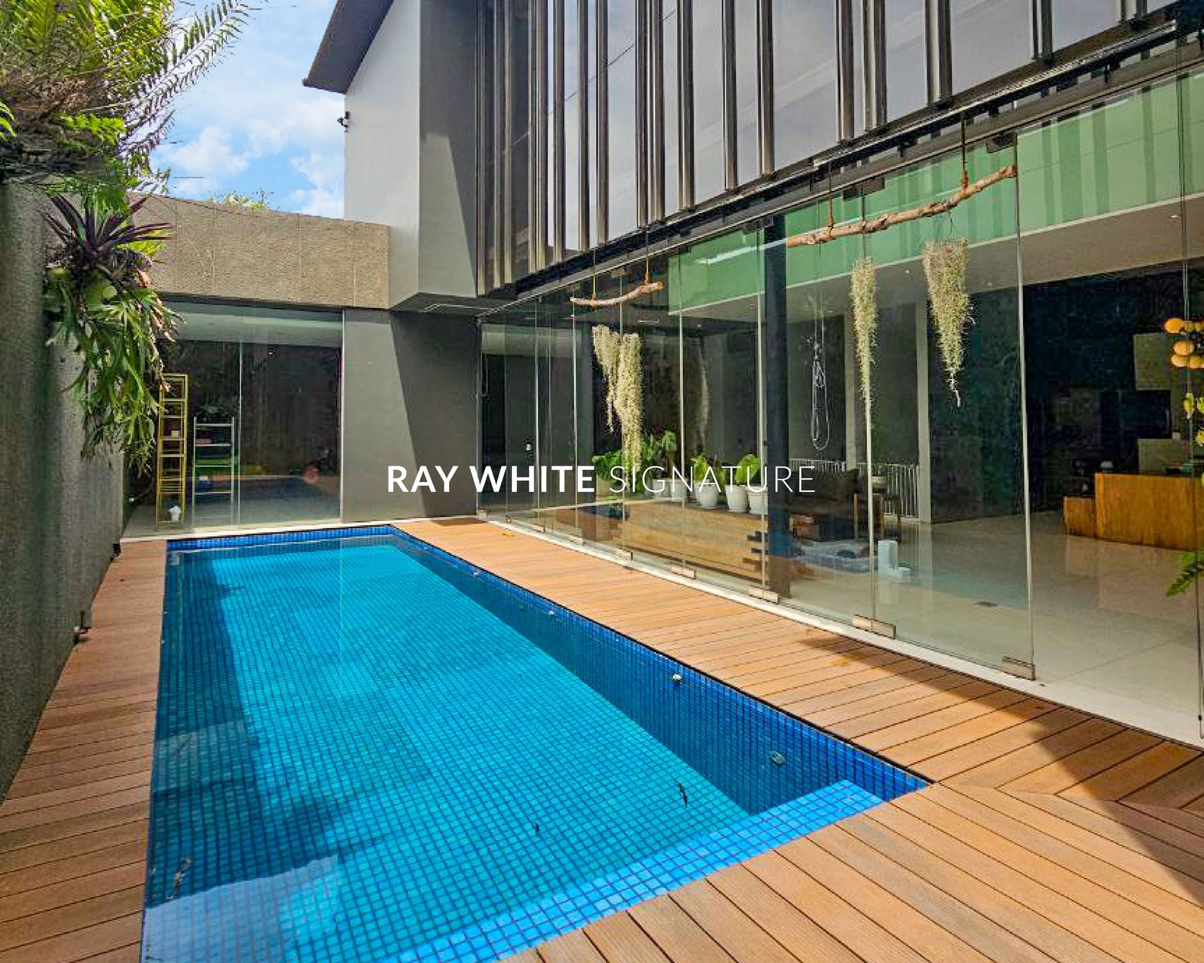 Rumah Mewah Modern Bernuansa Alam di Panglima Polim 12