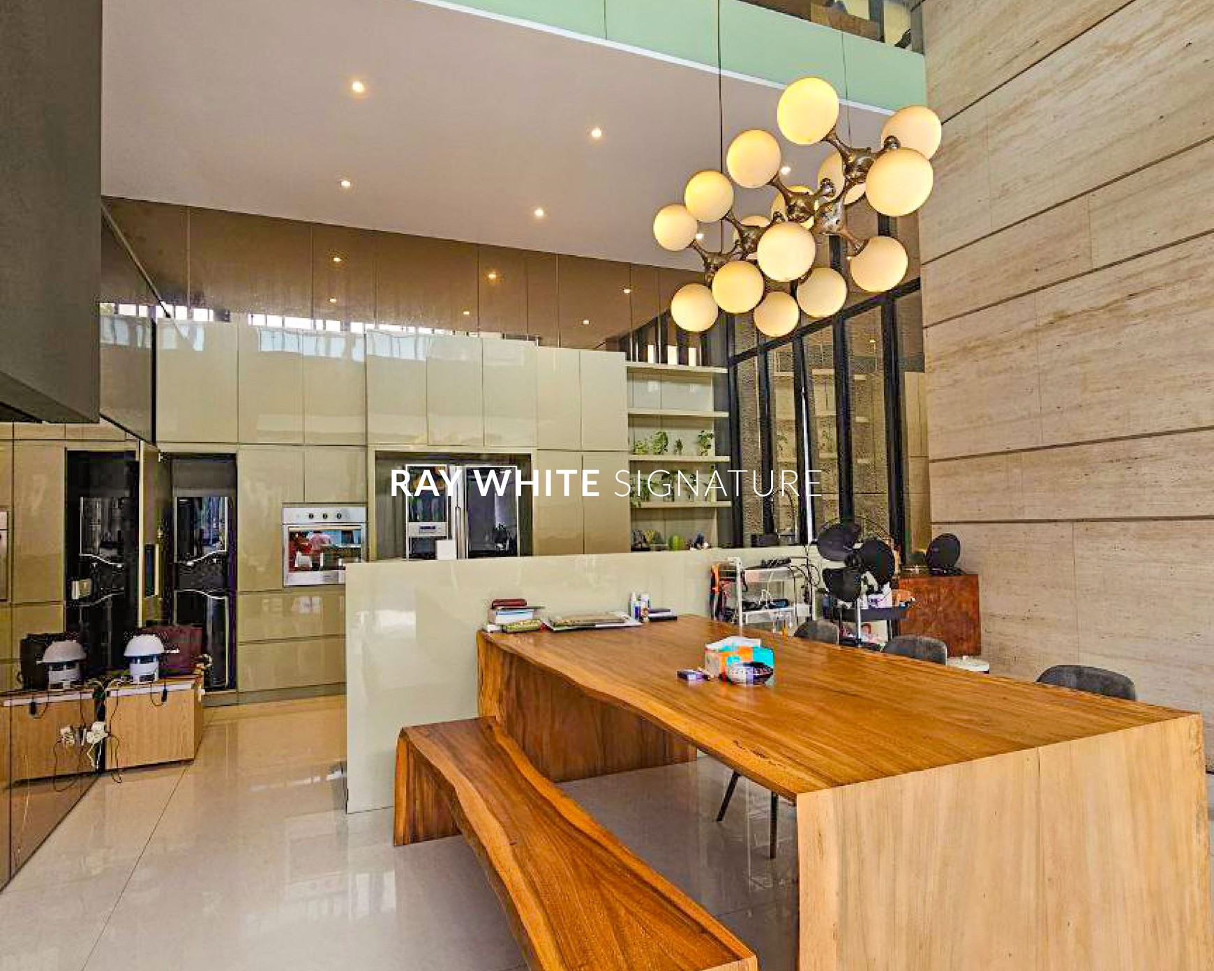 Rumah Mewah Modern Bernuansa Alam di Panglima Polim 12