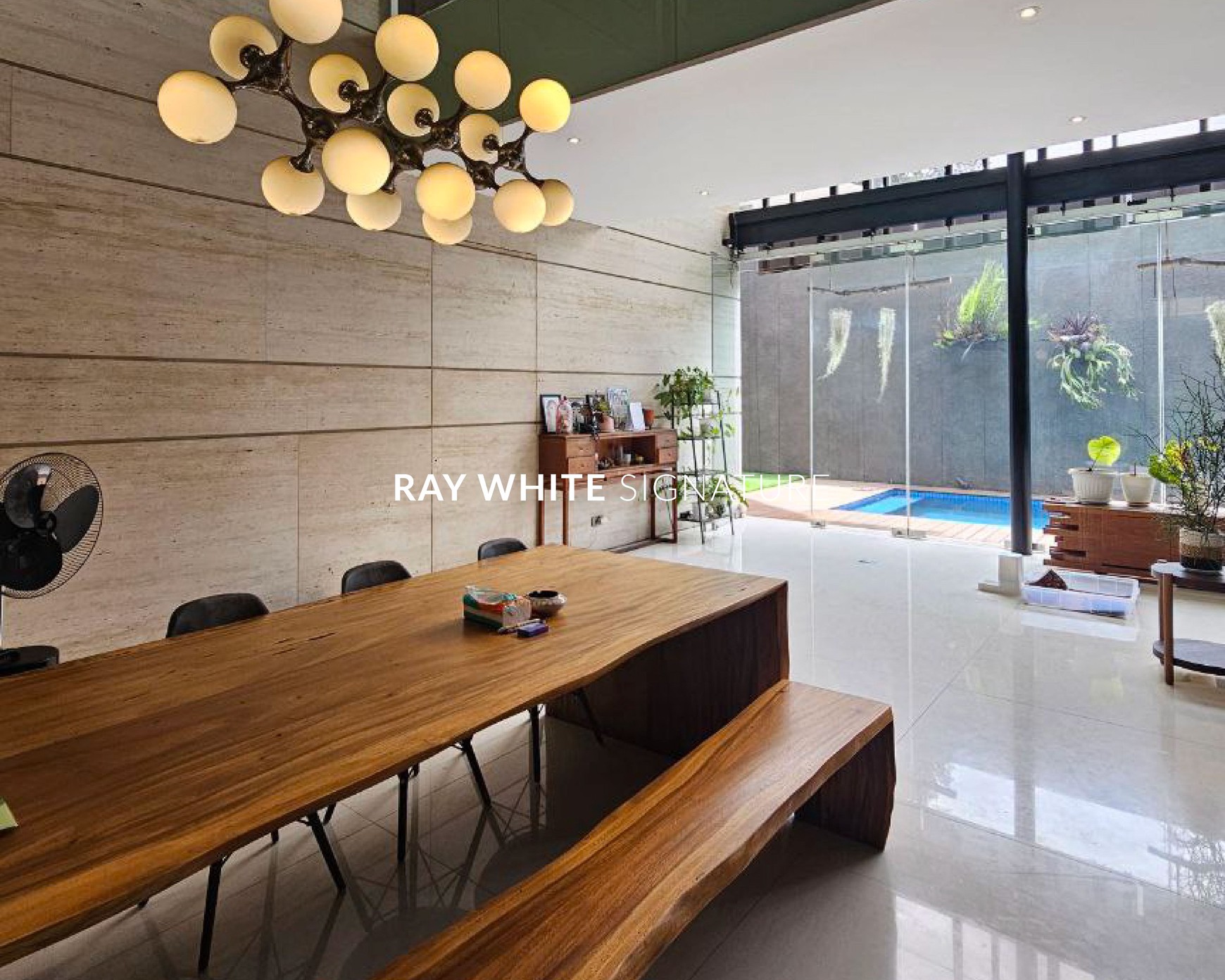 Rumah Mewah Modern Bernuansa Alam di Panglima Polim 12