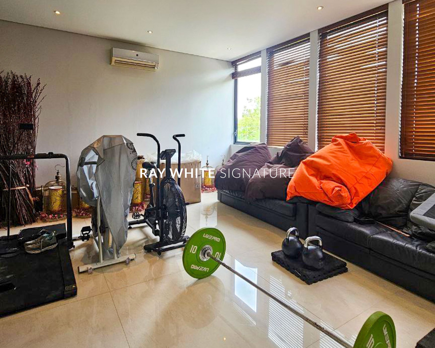 Rumah Mewah Modern Bernuansa Alam di Panglima Polim 12