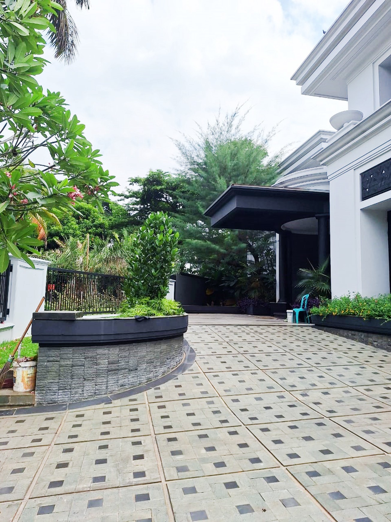 Rumah Bagus Siap Huni Asri di Taman Metro Alam, Pondok Indah, Jakarta Selatan