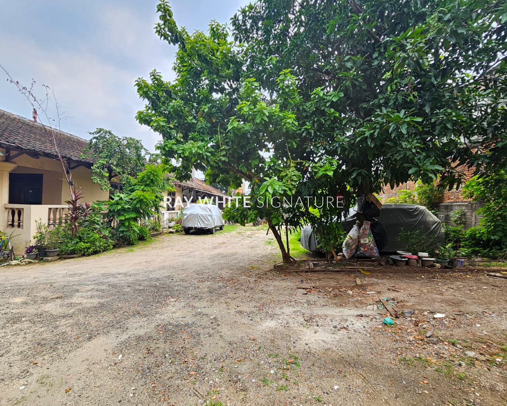 Dijual Tanah dan Bangunan Cocok Untuk Usaha di Kebayoran Lama