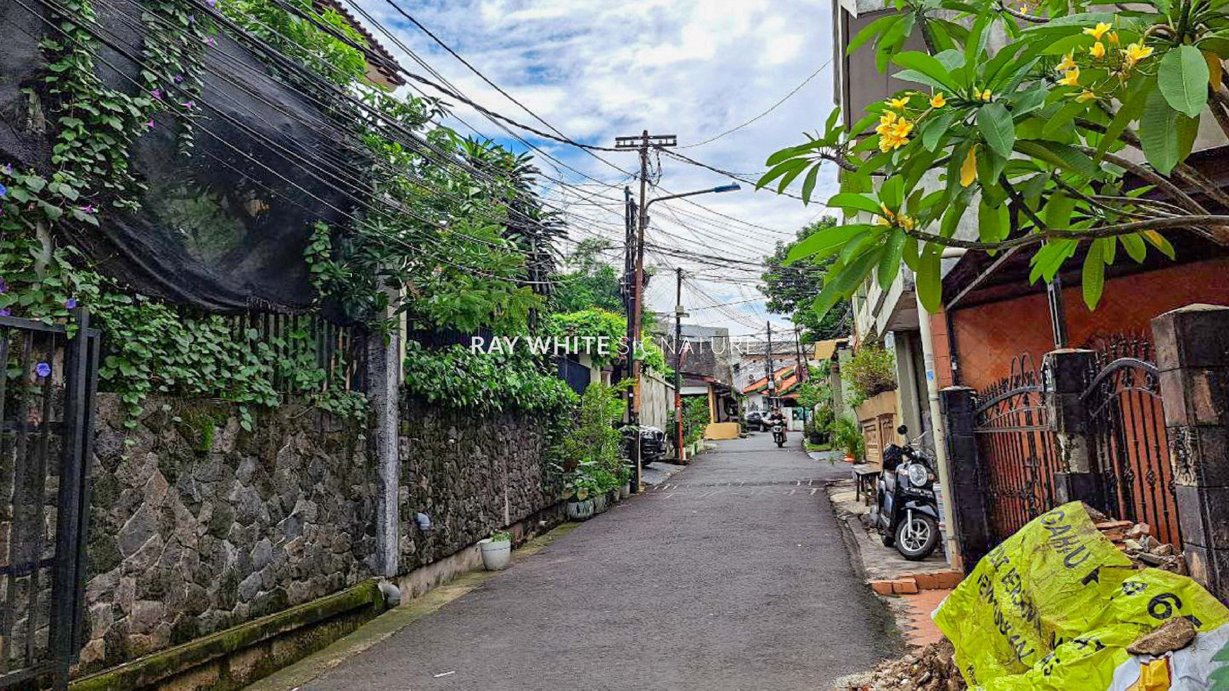 Dijual Rumah Hitung Tanah di Radio Dalam Jakarta Selatan