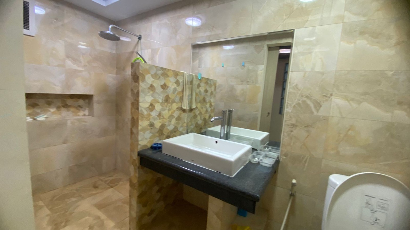 Rumah Hitung Tanah Area Cipete