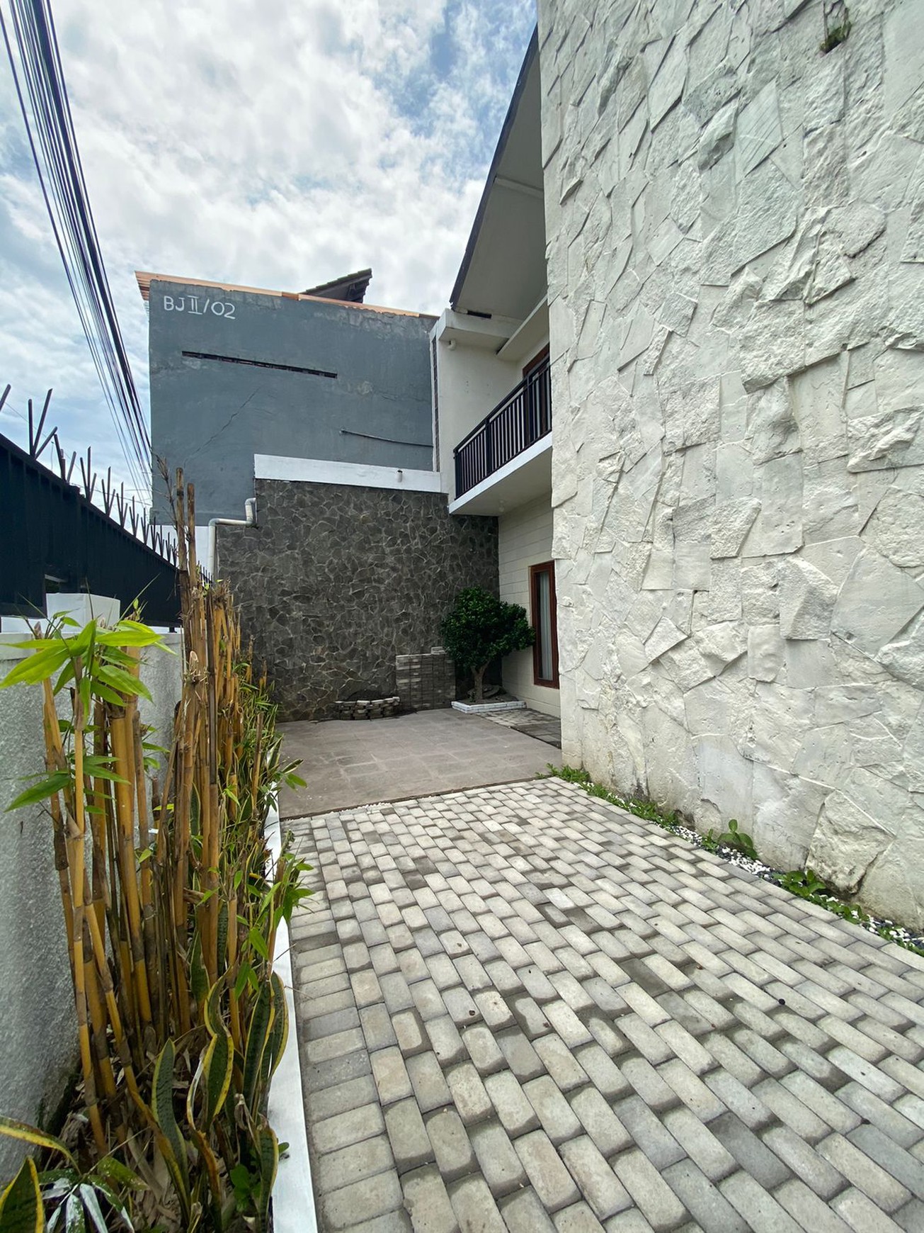 RUMAH MEWAH DI JALAN BANTENG JAYA, JAKAL KM 7,5