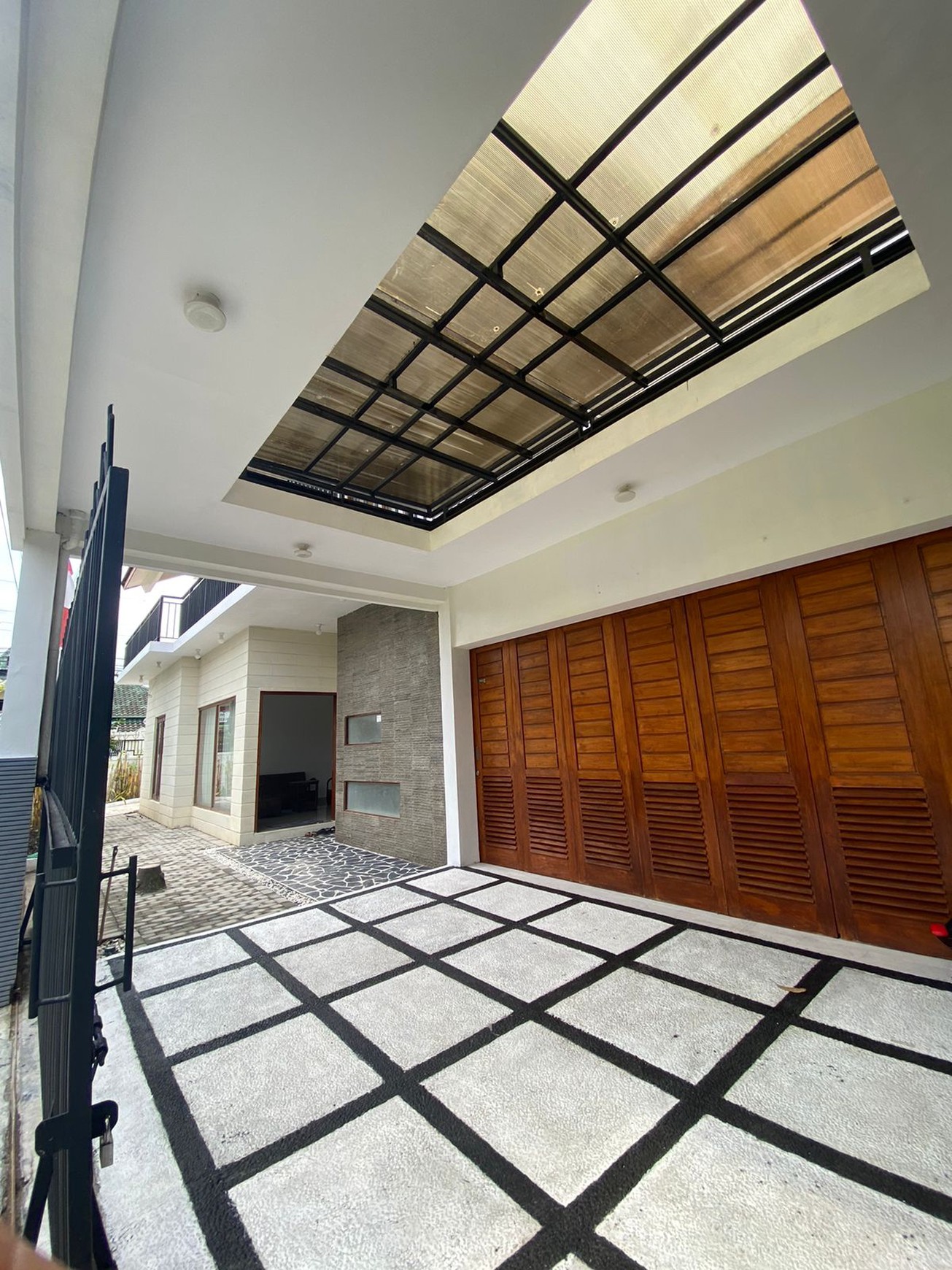 RUMAH MEWAH DI JALAN BANTENG JAYA, JAKAL KM 7,5