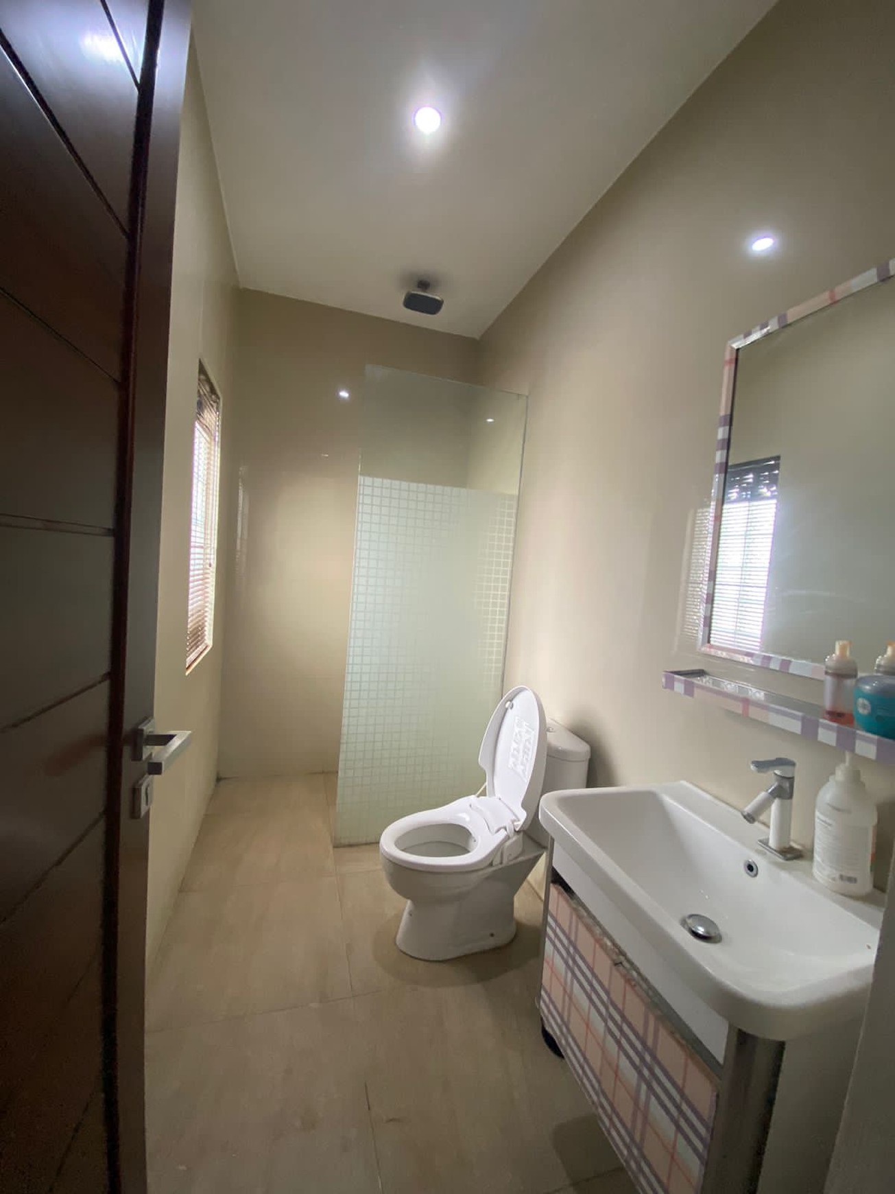 RUMAH MEWAH DI JALAN BANTENG JAYA, JAKAL KM 7,5