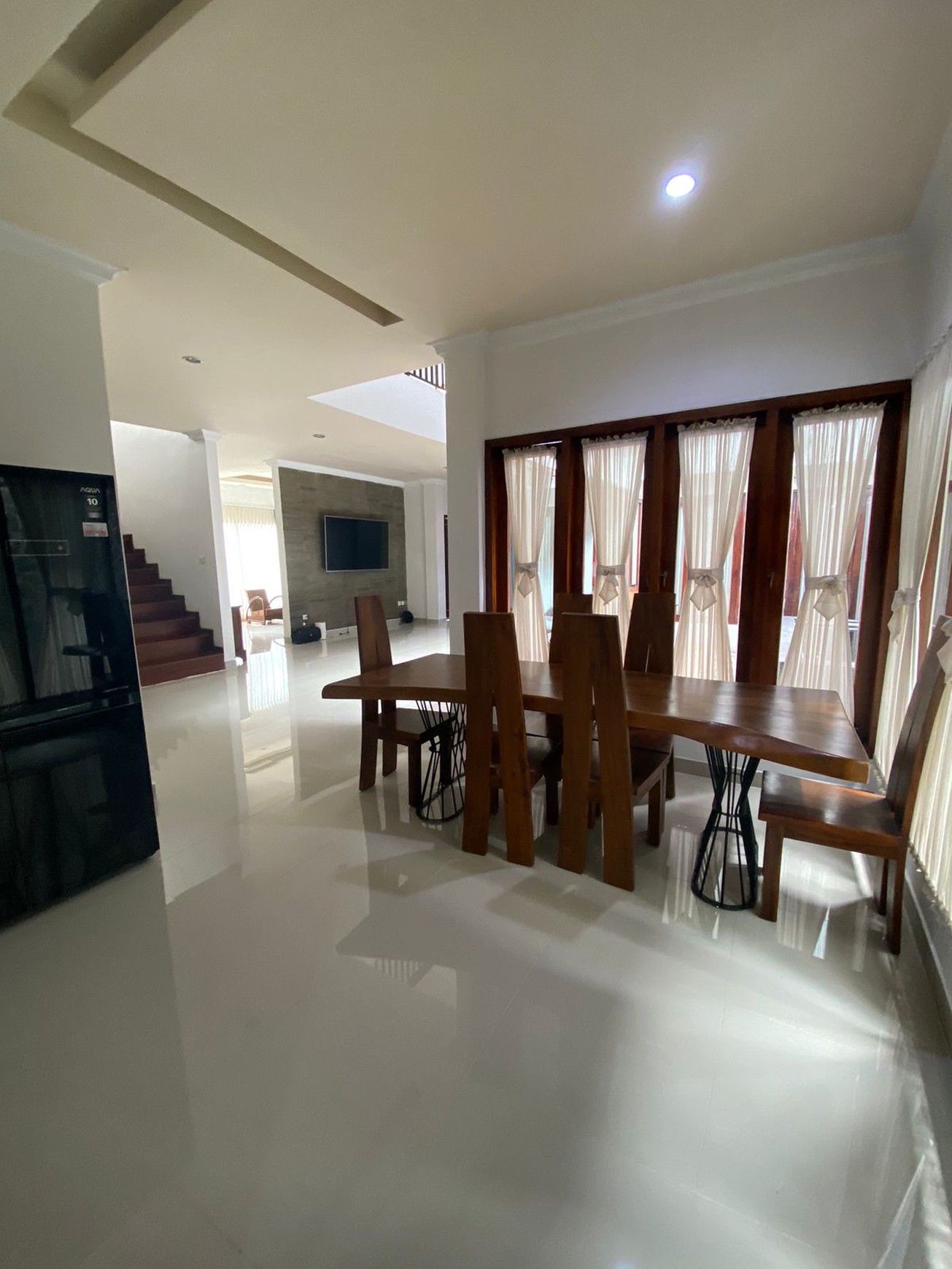RUMAH MEWAH DI JALAN BANTENG JAYA, JAKAL KM 7,5