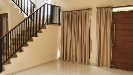 Rumah Bagus Siap Huni dan Posisi Hook @Mertilang, Bintaro.