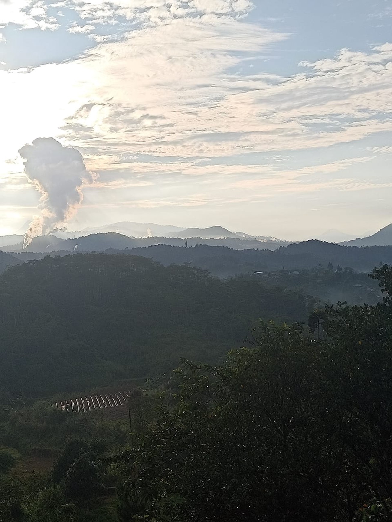 DIJUAL -  LAHAN PETERNAKAN DAN PERTANIAN SERTA RUMAH TINGGAL DI KAKI GUNUNG HALIMUN 
