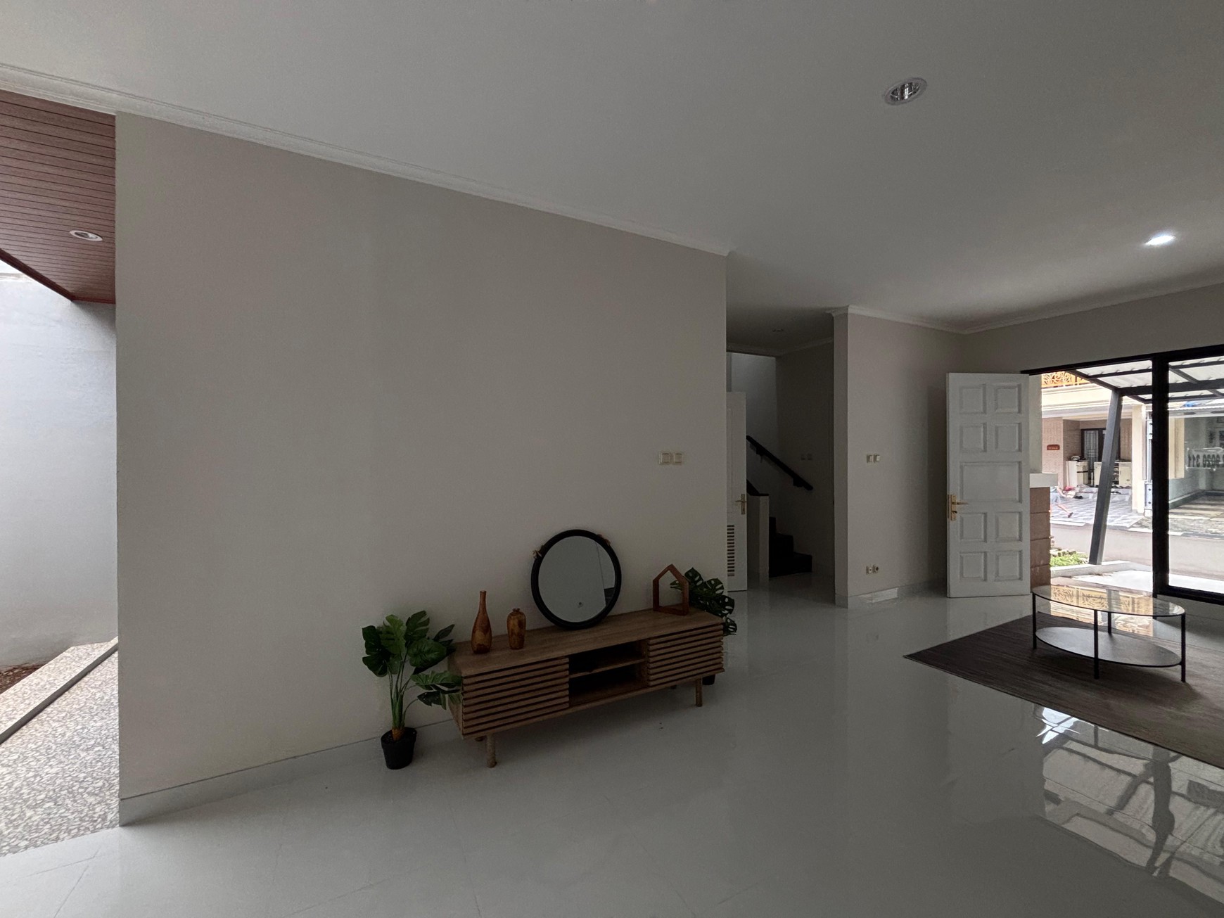 Turun Harga!!Rumah 2 Lantai Semi Furnished Siap Huni