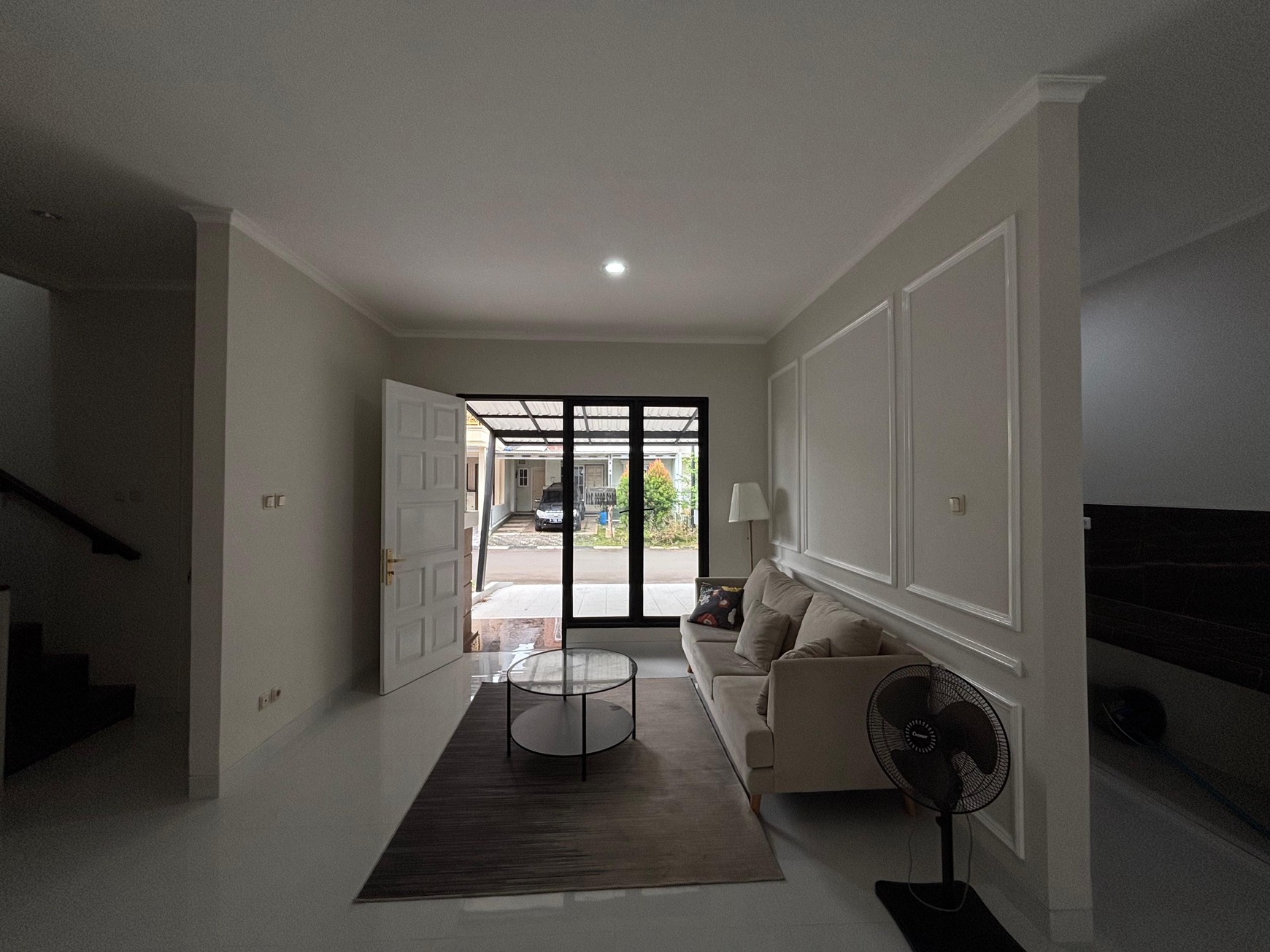 Turun Harga!!Rumah 2 Lantai Semi Furnished Siap Huni