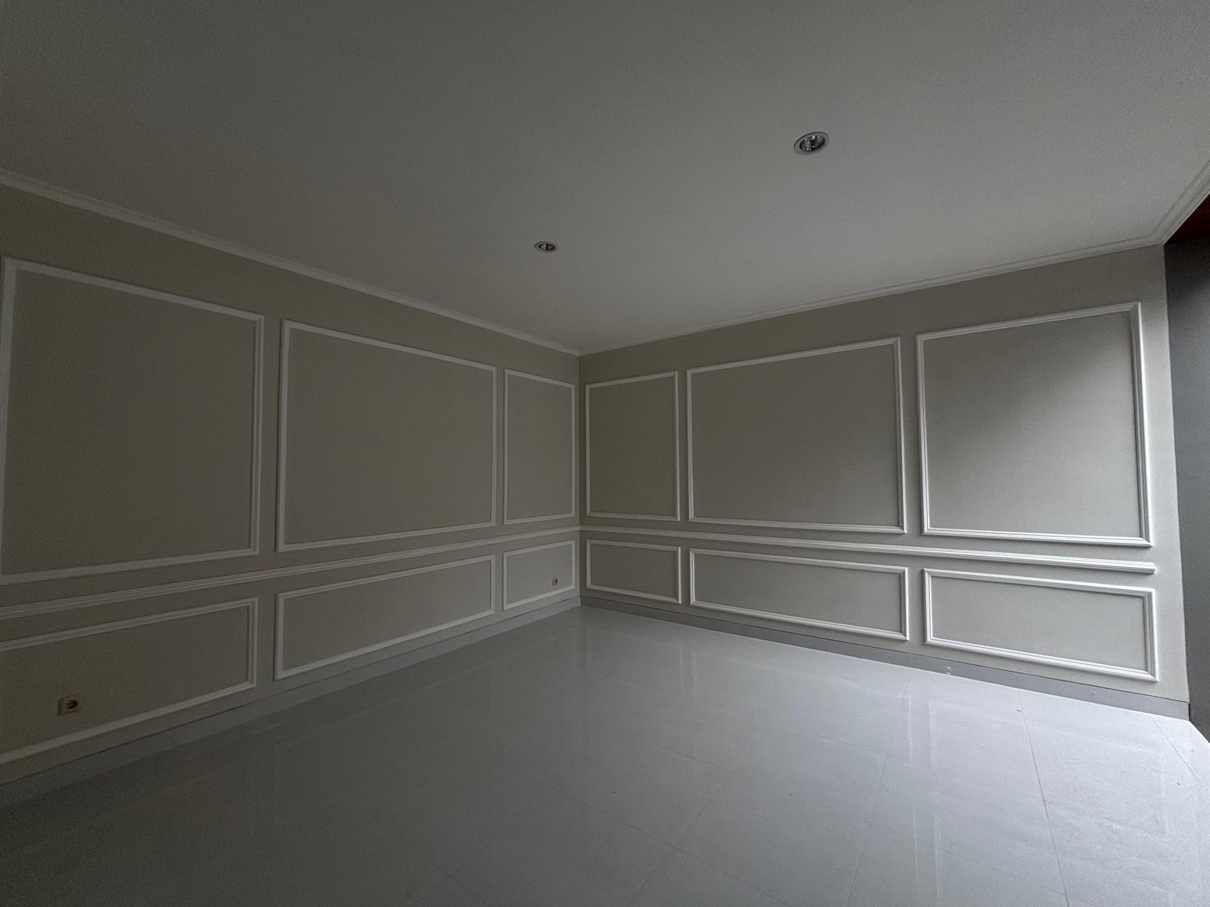 Turun Harga!!Rumah 2 Lantai Semi Furnished Siap Huni