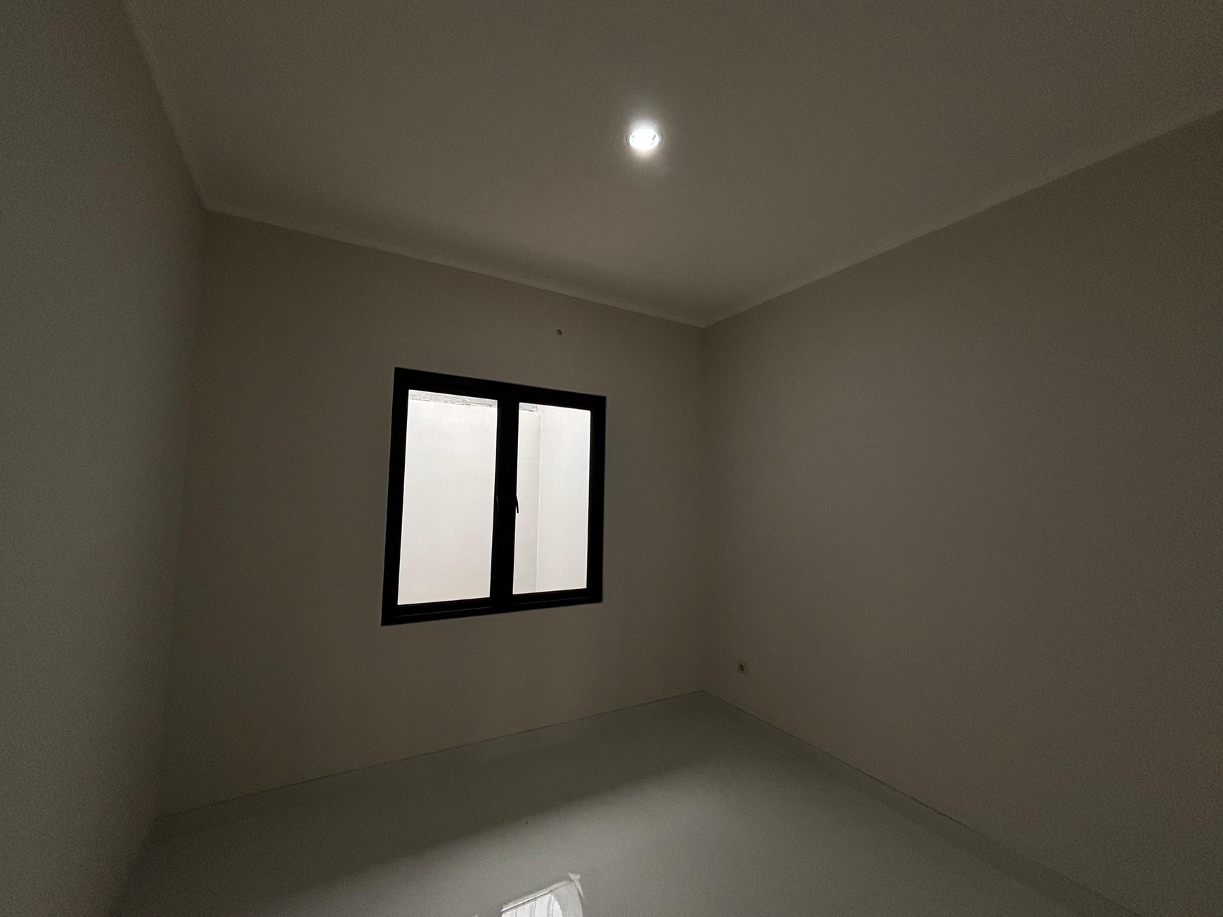 Turun Harga!!Rumah 2 Lantai Semi Furnished Siap Huni