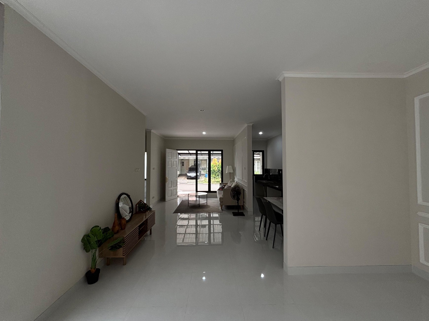 Turun Harga!!Rumah 2 Lantai Semi Furnished Siap Huni