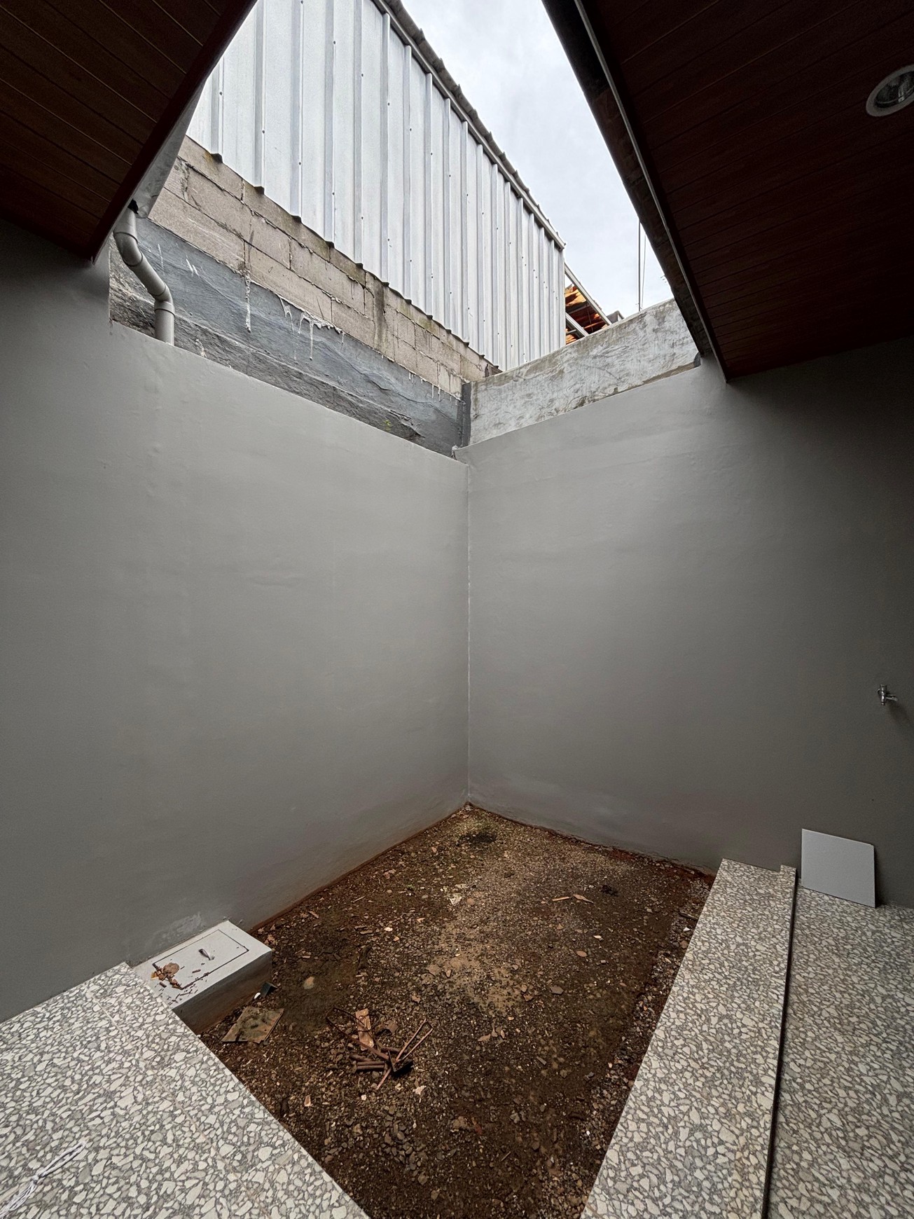 Turun Harga!!Rumah 2 Lantai Semi Furnished Siap Huni