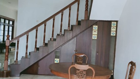 Di jual Rumah 2 lantai Komersial, Menteng Jakarta Pusat