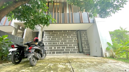 Rumah cantik, siap huni dalam perumahan di bintaro