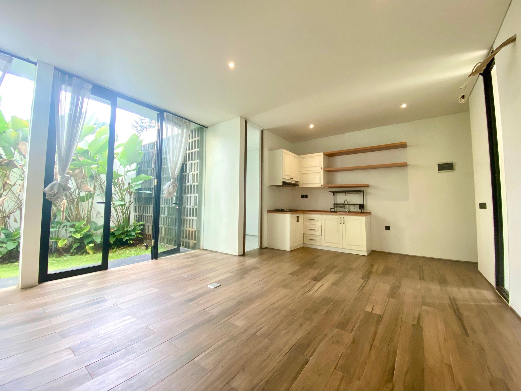 Rumah cantik, siap huni dalam perumahan di bintaro