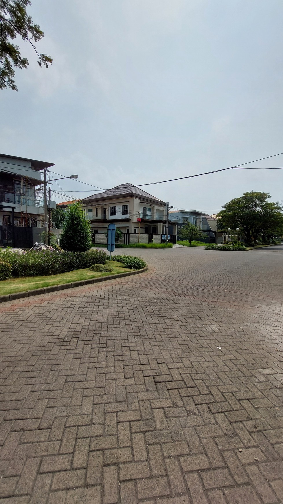 1923. Araya Galaxy Bumi Permai Sukolilo Surabaya Timur