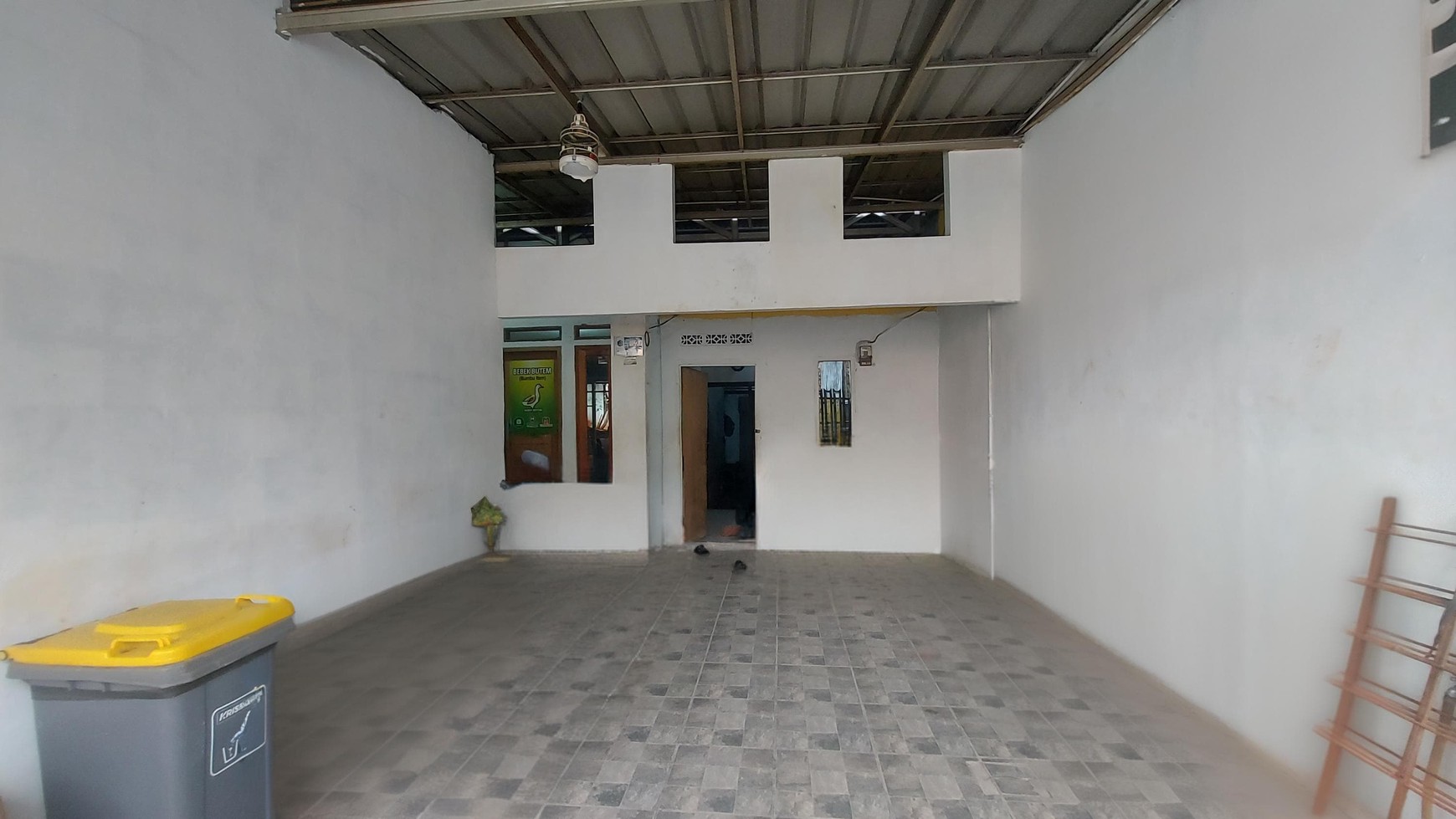Rumah Hitung Tanah Lokasi Strategis Cocok untuk Lahan Komersial atau Hunian