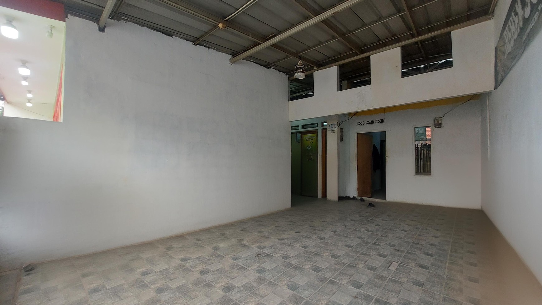 Rumah Hitung Tanah Lokasi Strategis Cocok untuk Lahan Komersial atau Hunian