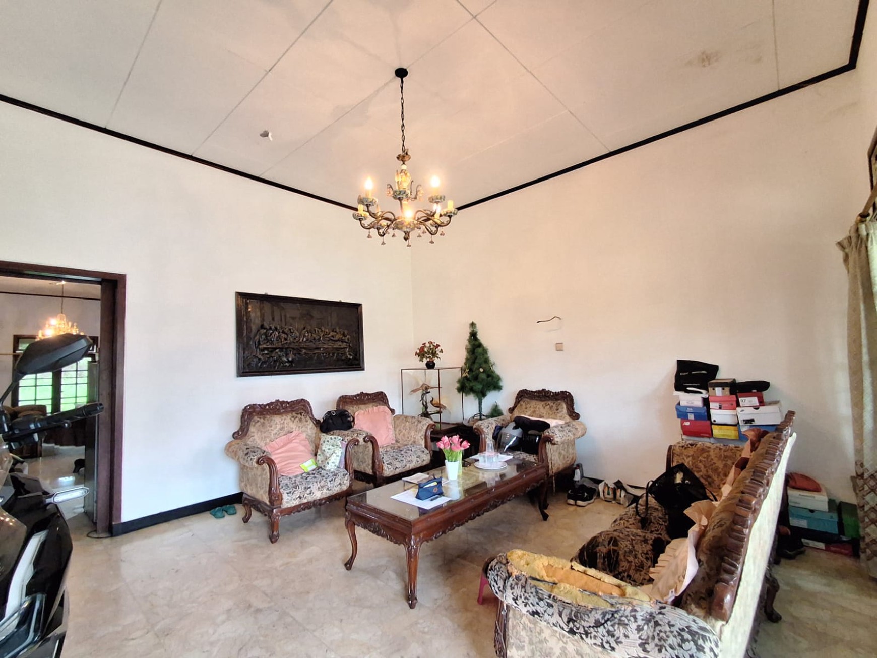 DIJUAL RUMAH HOEK Lokasi STRATEGIS 1 LT DI CINERE