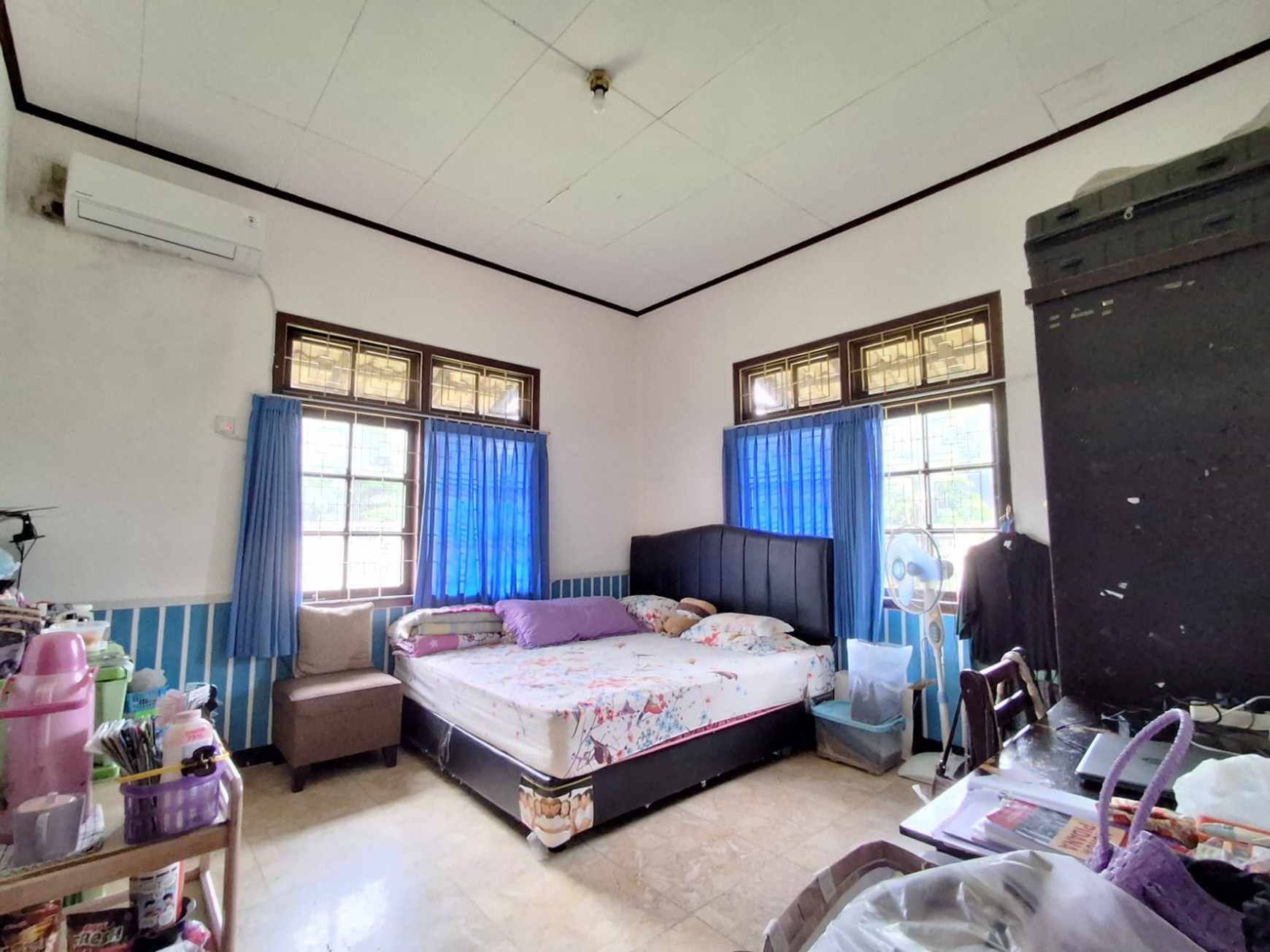 DIJUAL RUMAH HOEK Lokasi STRATEGIS 1 LT DI CINERE