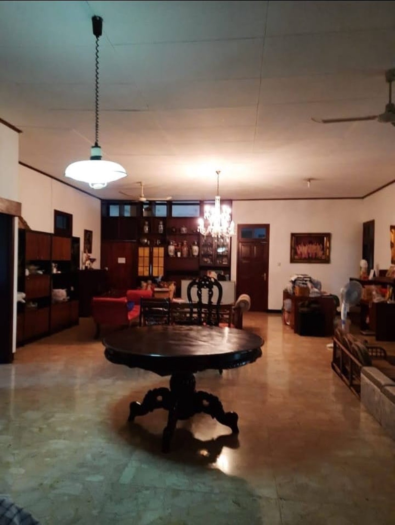 DIJUAL RUMAH HOEK Lokasi STRATEGIS 1 LT DI CINERE