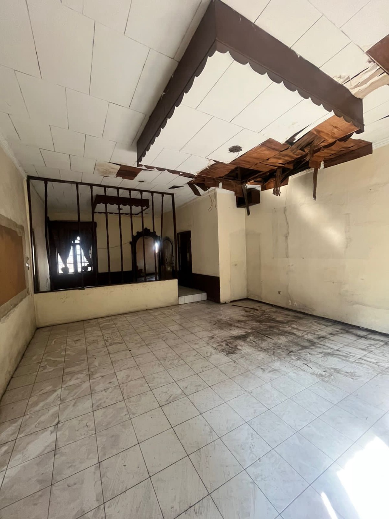 DIJUAL RUMAH HITUNG TANAH Lokasi STRATEGIS DEKAT SCBD