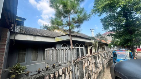 DIJUAL RUMAH HITUNG TANAH Lokasi STRATEGIS DEKAT SCBD