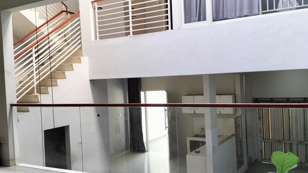 Disewakan Rumah 2½ Lantai Siap Huni dan Lokasi Strategis @Bintaro -Sektor 7