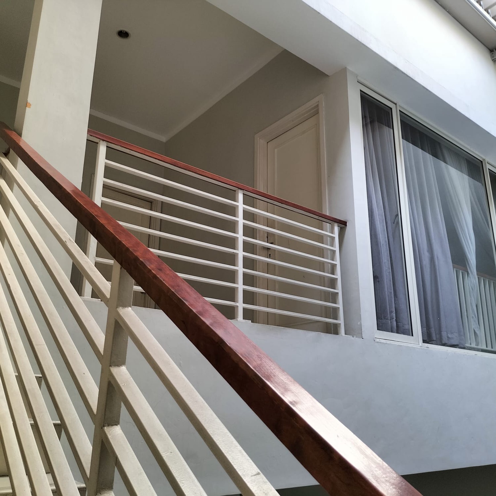 Disewakan Rumah 2½ Lantai Siap Huni dan Lokasi Strategis @Bintaro -Sektor 7