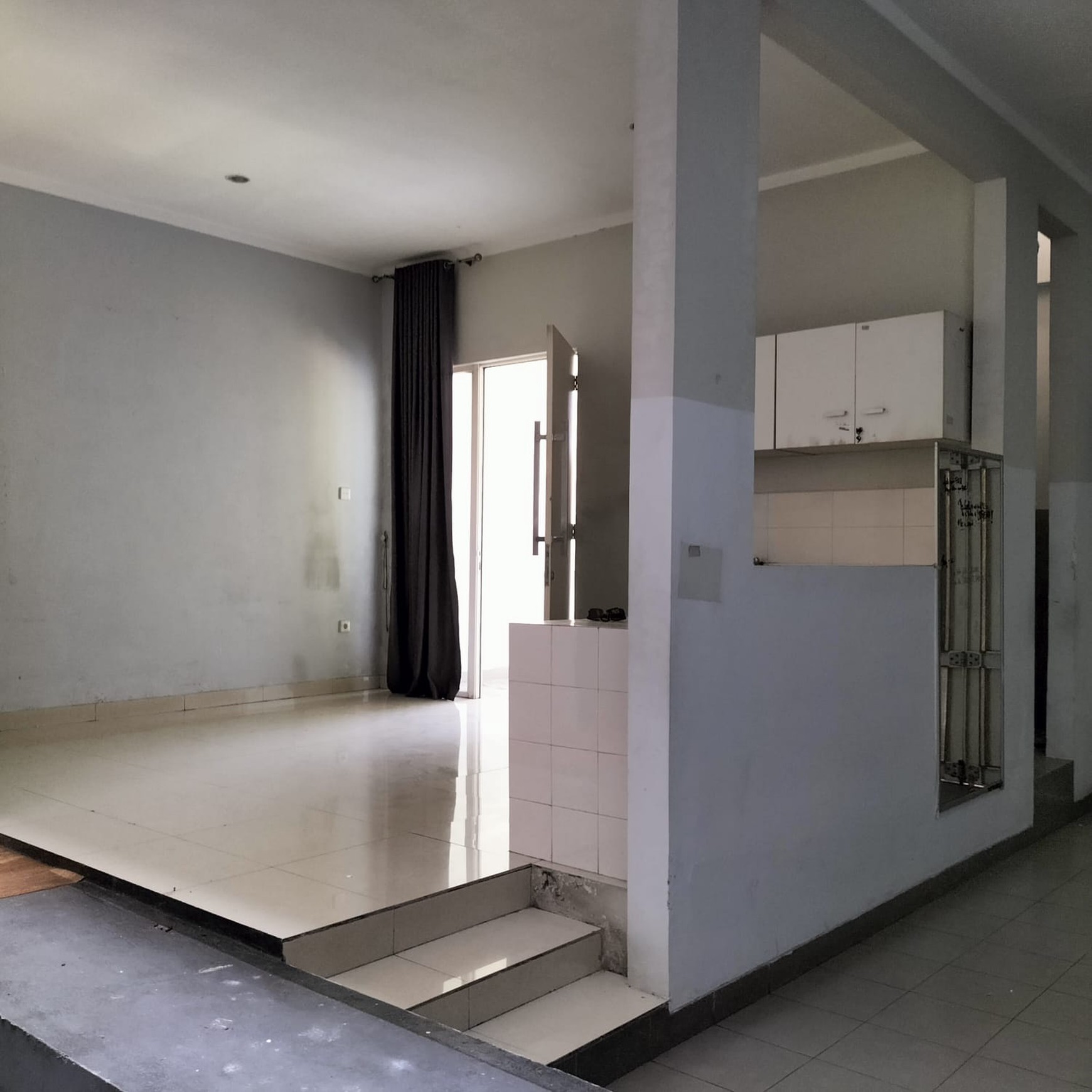 Disewakan Rumah 2½ Lantai Siap Huni dan Lokasi Strategis @Bintaro -Sektor 7
