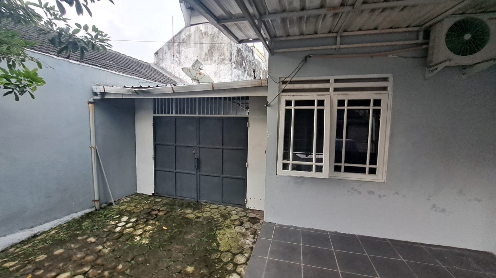 Rumah Dalam Perum Griya Intan Permai Karangwaru Tegalrejo Yogyakarta