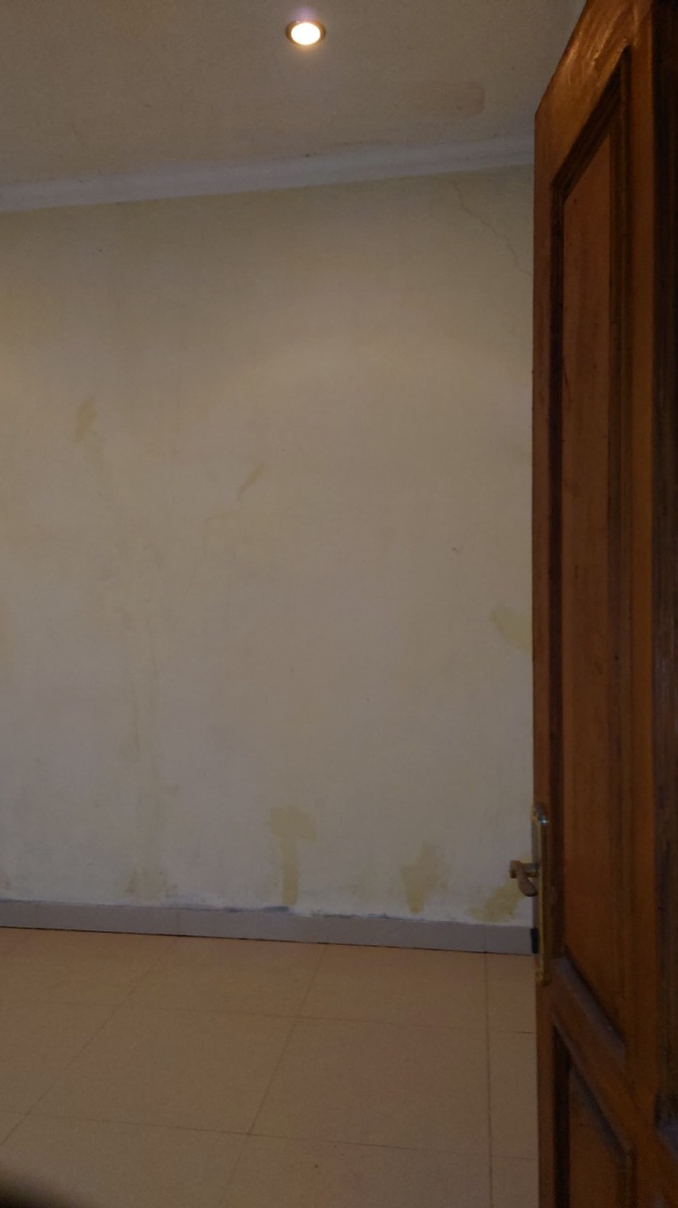 Turun Harga. Hitung Tanah Saja. Dijual Rumah di Swadaya Parigi Pondok Aren Tangerang Selatan.