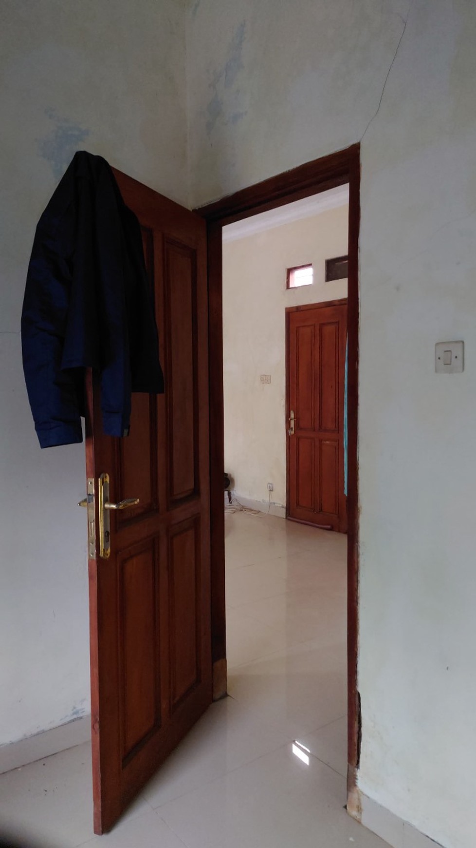 Turun Harga. Hitung Tanah Saja. Dijual Rumah di Swadaya Parigi Pondok Aren Tangerang Selatan.