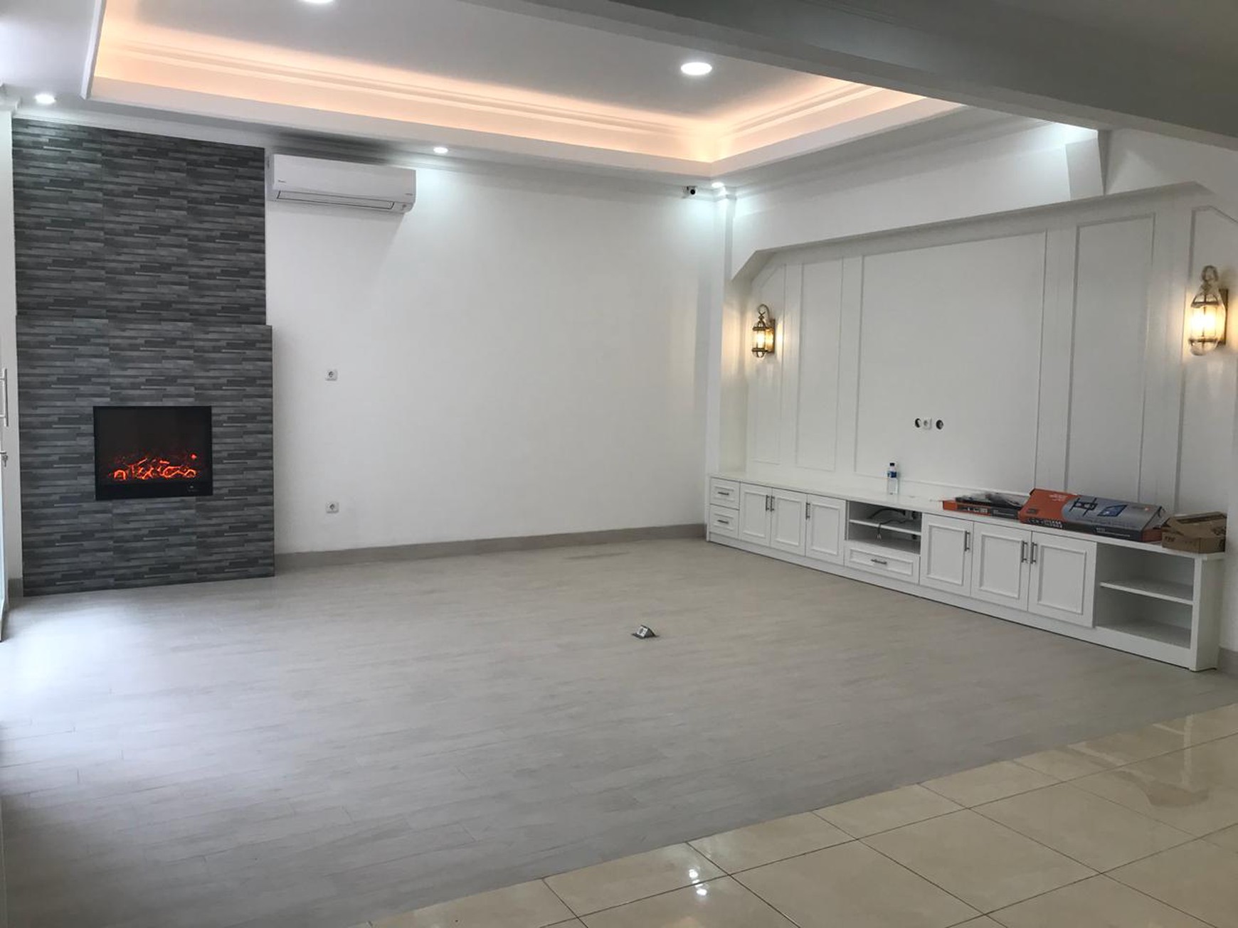 Rumah Bukit Gading Mediterania, Valencia, Kelapa Gading Luas 8x20m2