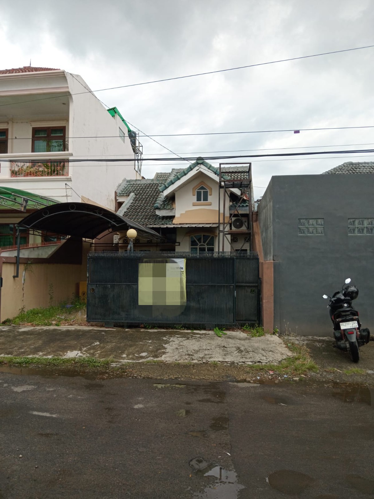 Rumah strategis dijalan Griya Fantasi Perum Wayhalim Permai (BTN III) dekat sekolah Xaverius Wayhalim Bandarlampung