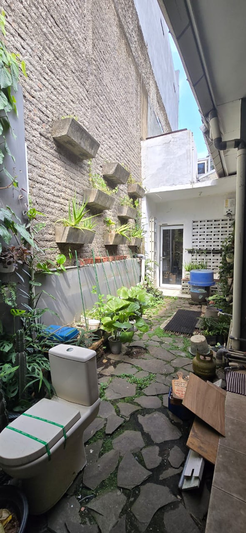 Rumah Usaha Minimalis di Bandung Kota, Sayap Buah Batu