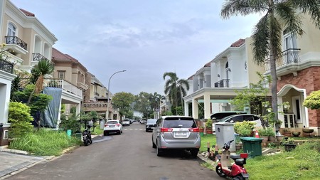 Rumah Royal Gading Mansion, Kelapa Gading 