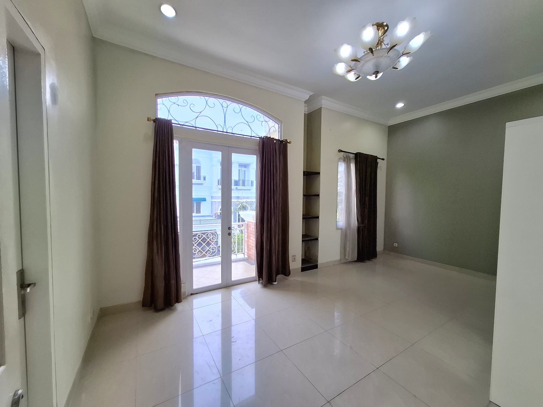 Rumah Royal Gading Mansion, Kelapa Gading