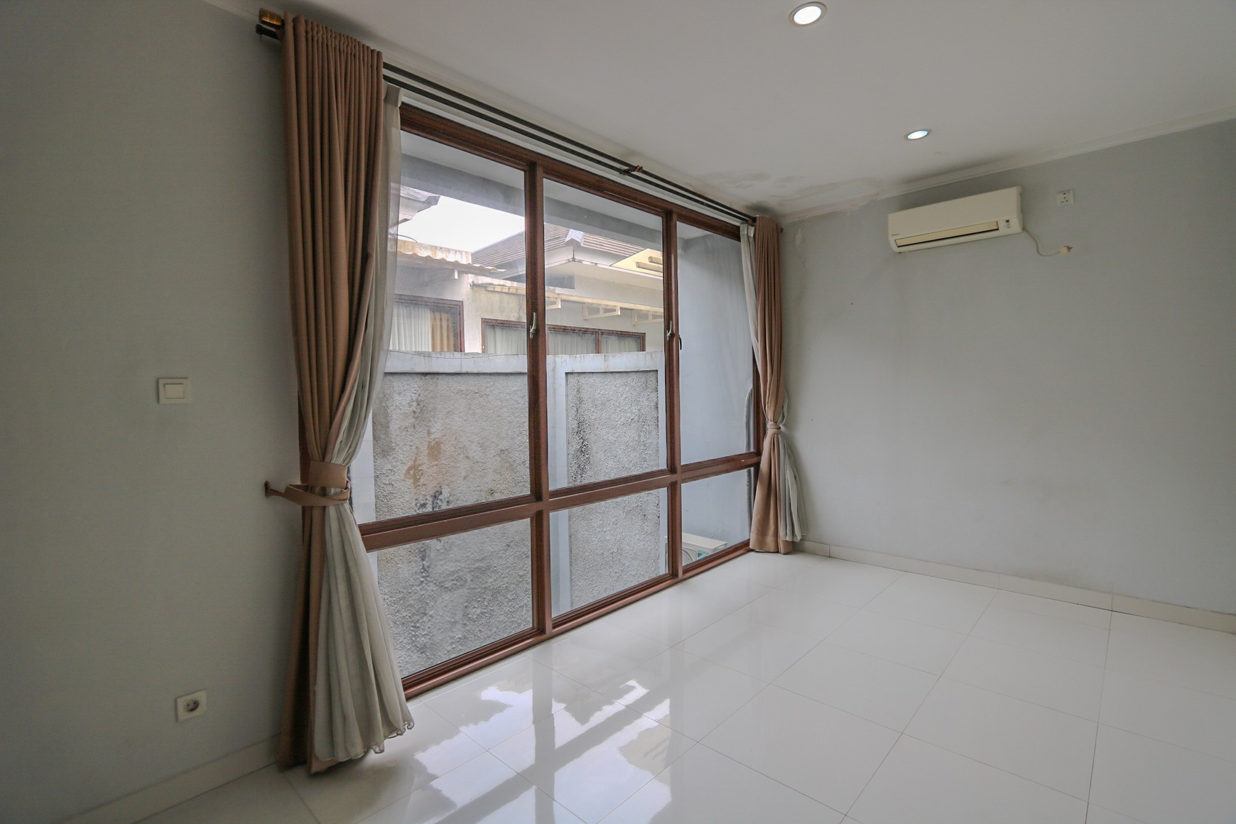RUMAH NYAMAN CLUSTER ASRI DISCOVERY LUMINA BINTARO, AKSES MUDAH KE BSD, GADING SERPONG.