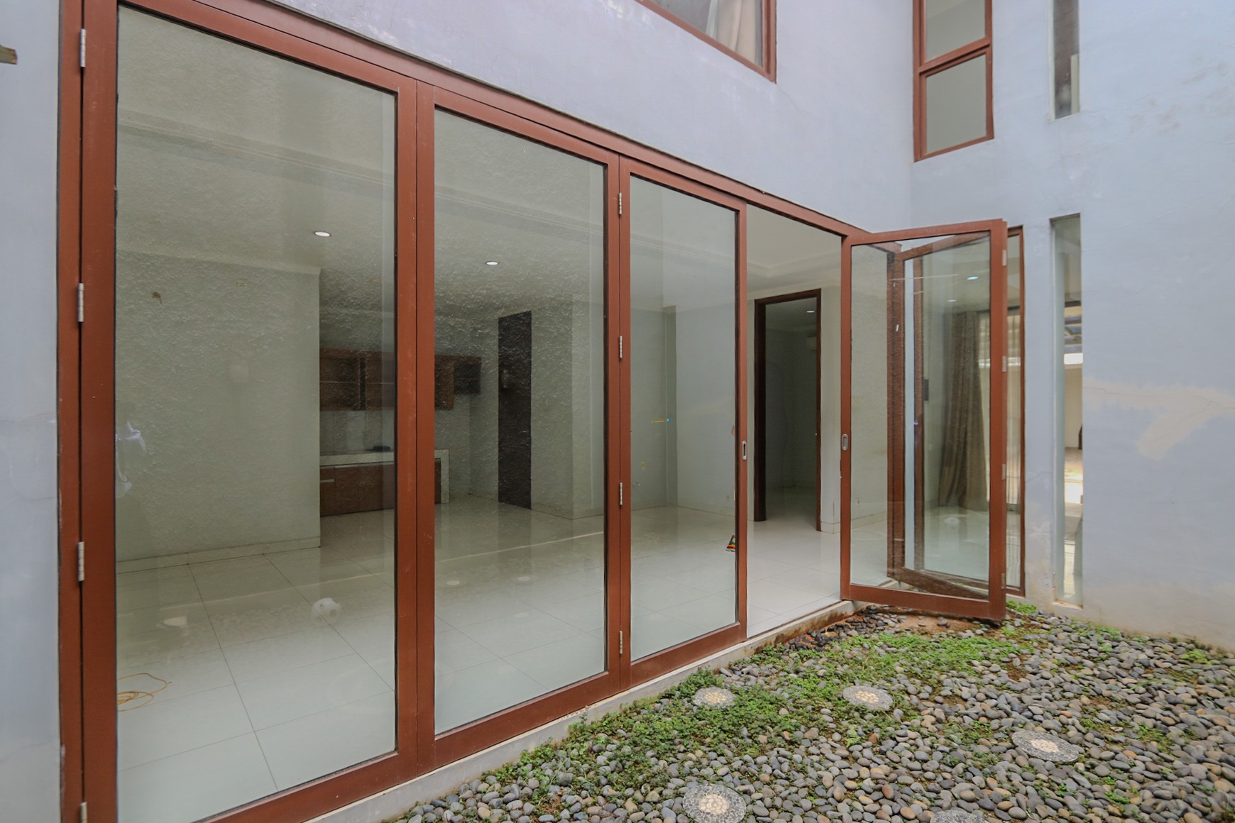 RUMAH NYAMAN CLUSTER ASRI DISCOVERY LUMINA BINTARO, AKSES MUDAH KE BSD, GADING SERPONG.